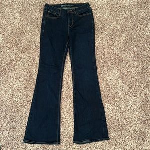 Women’s Old Navy size 8. High-rise/ boot cut/ non distresses/ dark blue jeans